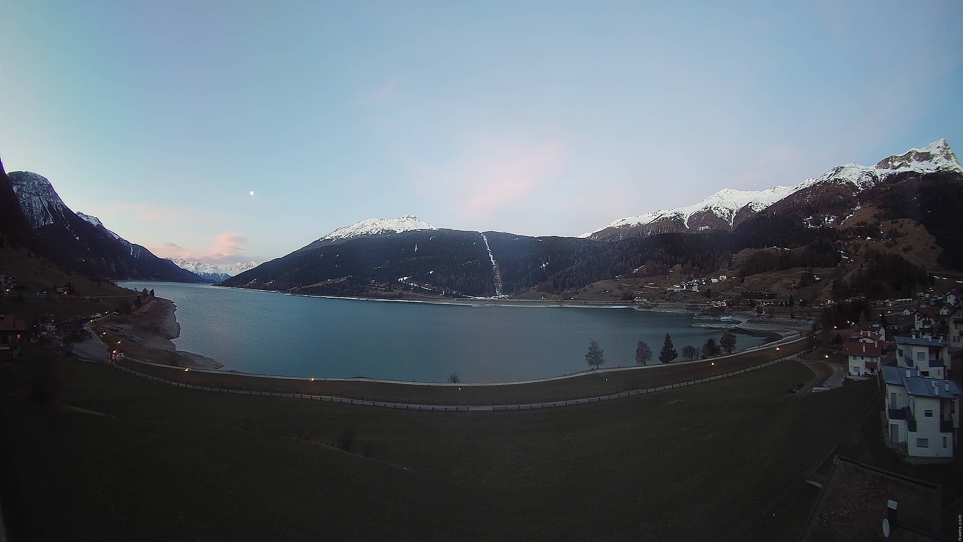 Archiv Foto Webcam Reschen - Blick auf den Reschensee