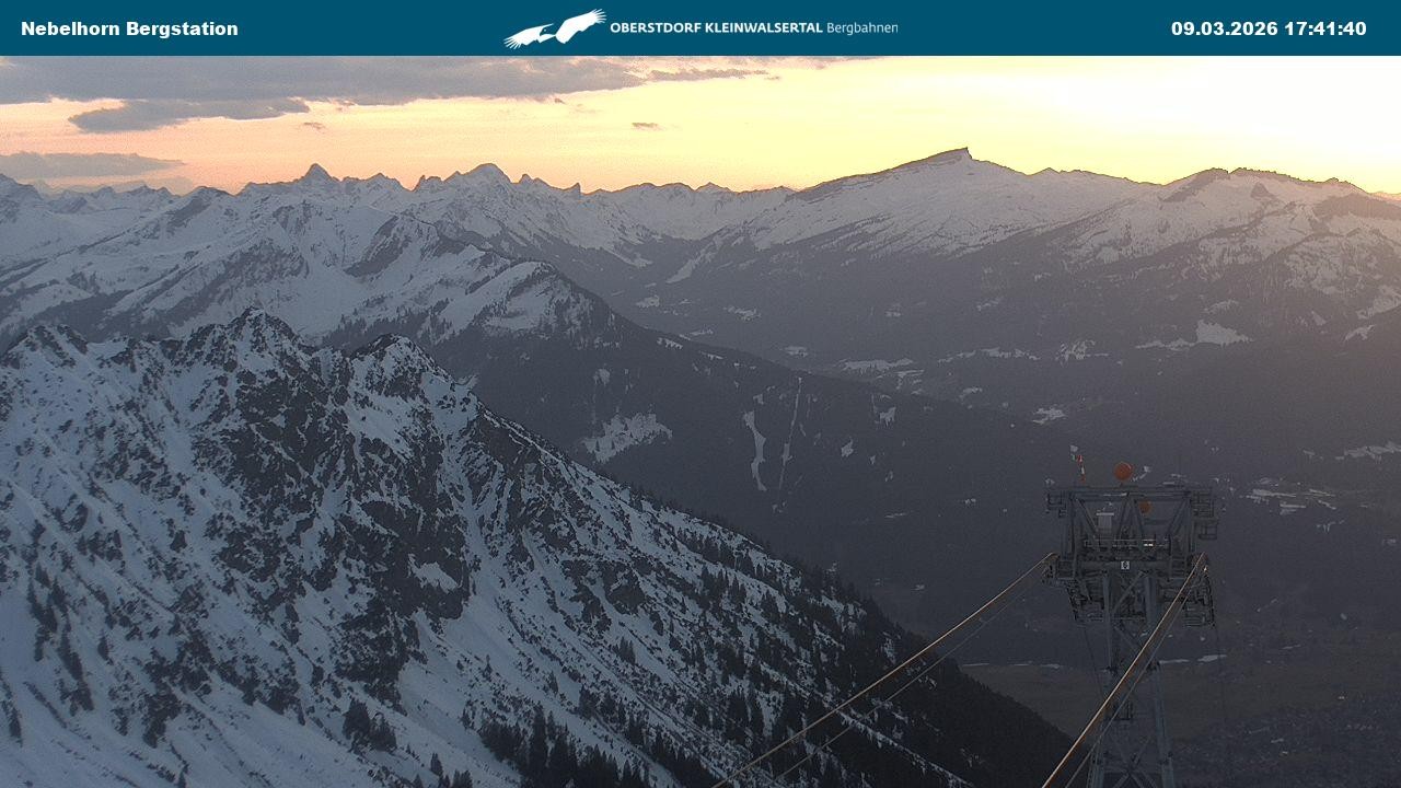 Archiv Foto Webcam Blick von der "Höfatsblick" Bergstation ins Tal