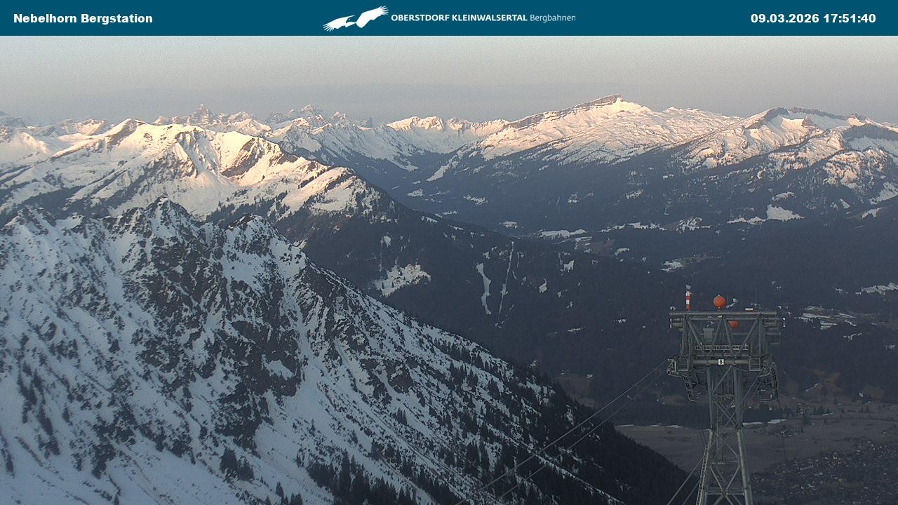 Archiv Foto Webcam Blick von der "Höfatsblick" Bergstation ins Tal