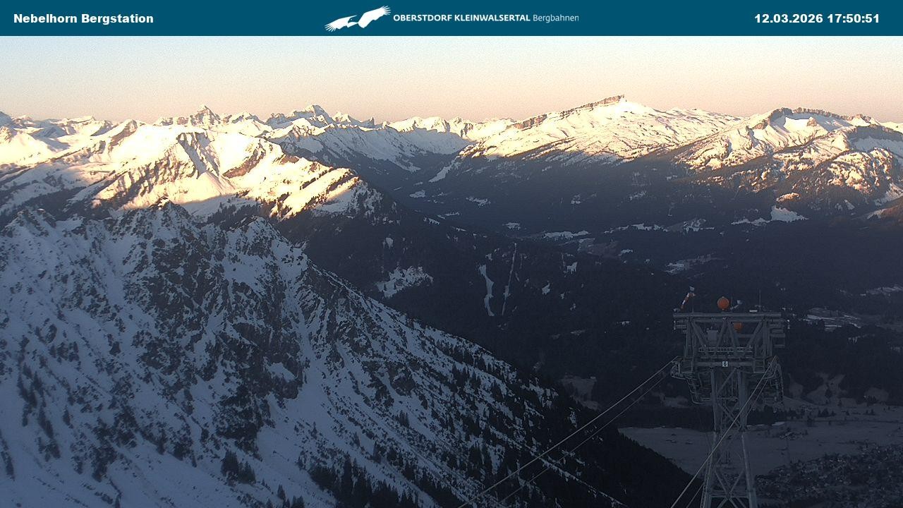 Archiv Foto Webcam Blick von der "Höfatsblick" Bergstation ins Tal