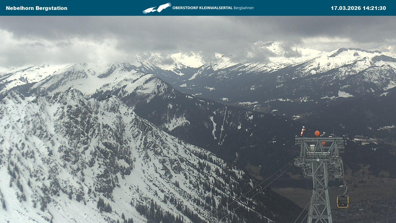 Archiv Foto Webcam Blick von der "Höfatsblick" Bergstation ins Tal