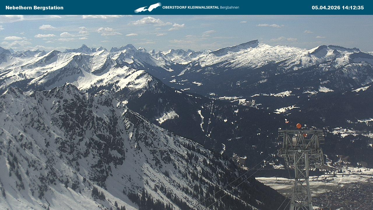 Archiv Foto Webcam Blick von der "Höfatsblick" Bergstation ins Tal