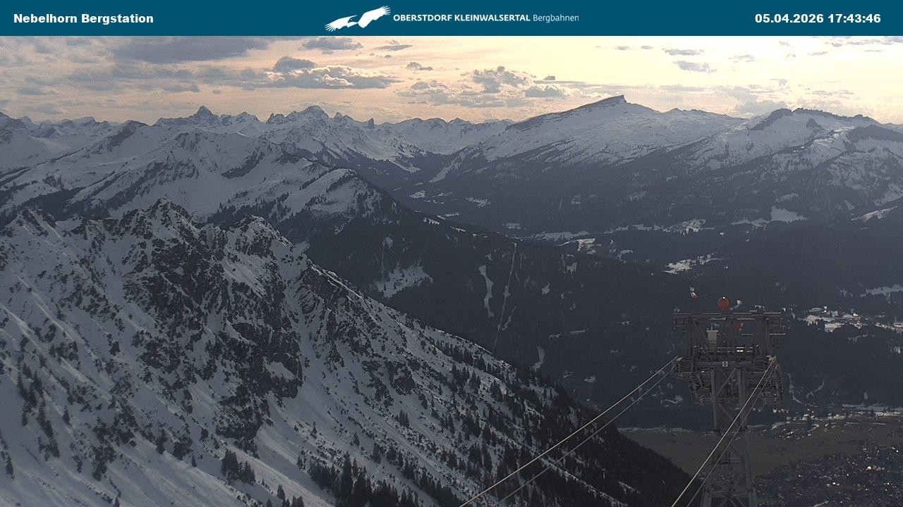 Archiv Foto Webcam Blick von der "Höfatsblick" Bergstation ins Tal