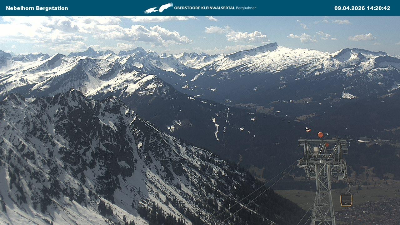 Archiv Foto Webcam Blick von der "Höfatsblick" Bergstation ins Tal