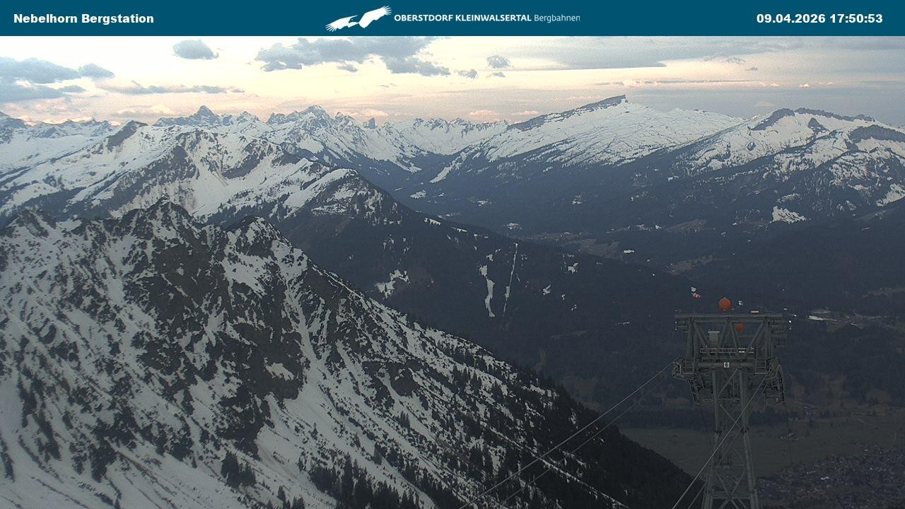 Archiv Foto Webcam Blick von der "Höfatsblick" Bergstation ins Tal