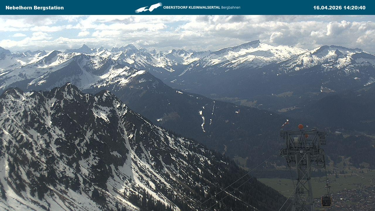 Archiv Foto Webcam Blick von der "Höfatsblick" Bergstation ins Tal