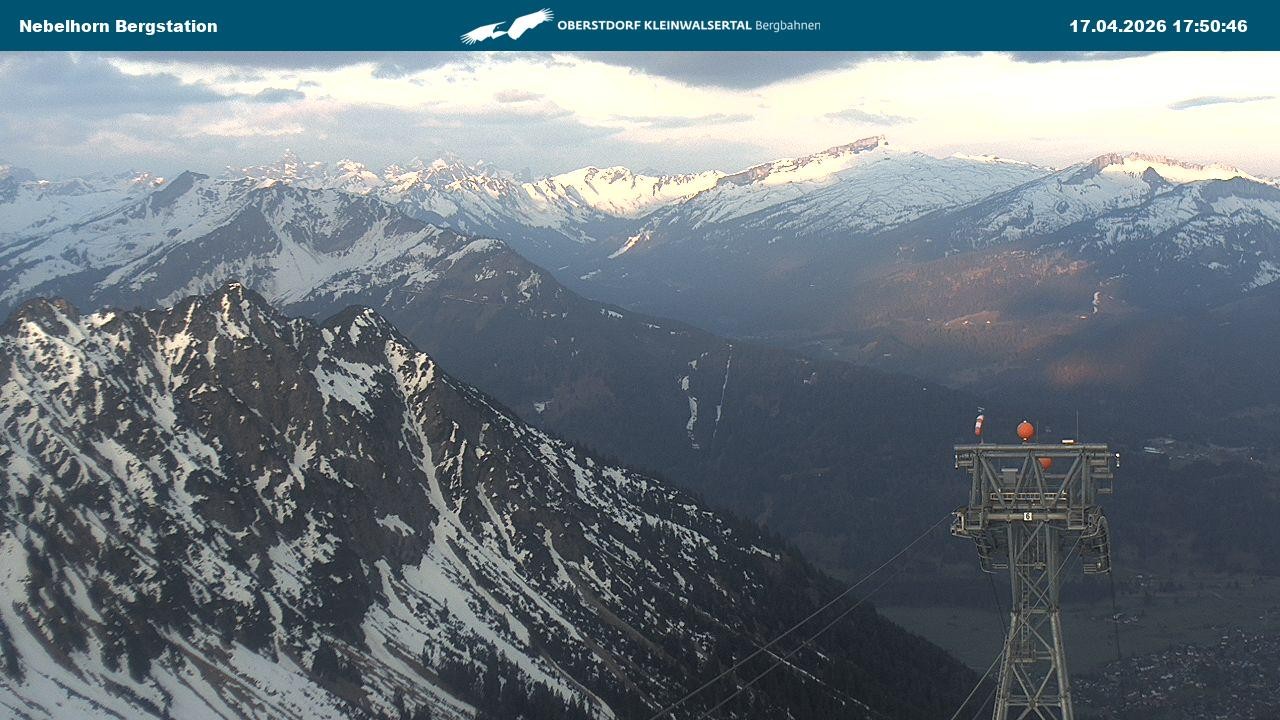 Archiv Foto Webcam Blick von der "Höfatsblick" Bergstation ins Tal