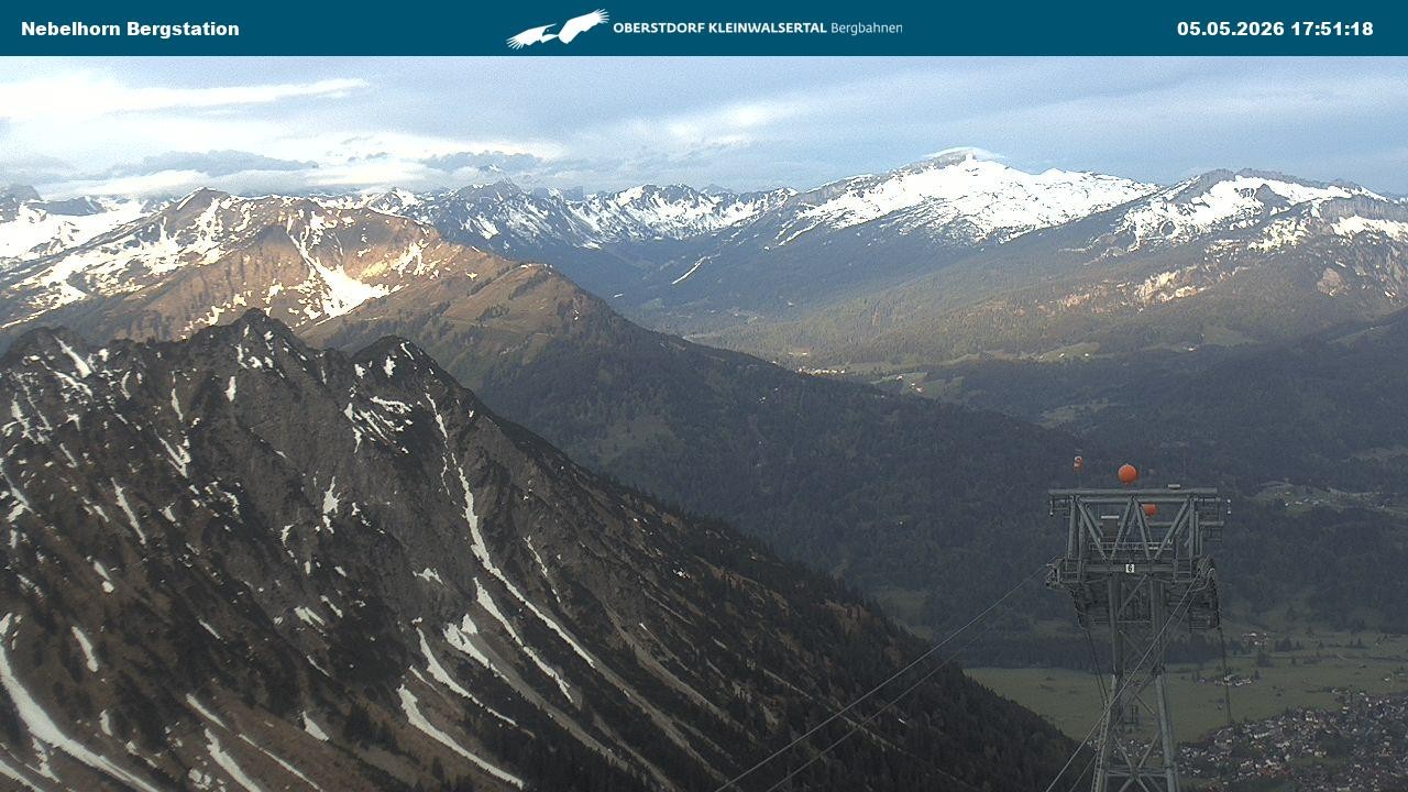 Archiv Foto Webcam Blick von der "Höfatsblick" Bergstation ins Tal
