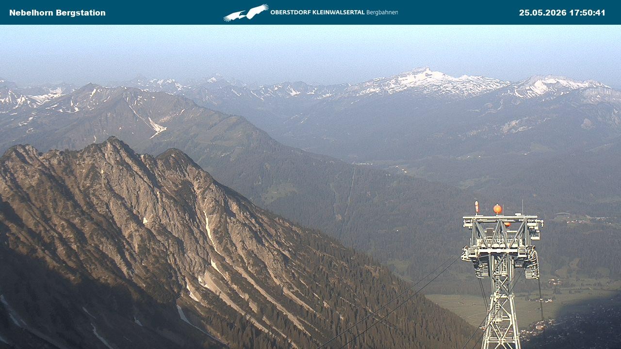 Archiv Foto Webcam Blick von der "Höfatsblick" Bergstation ins Tal