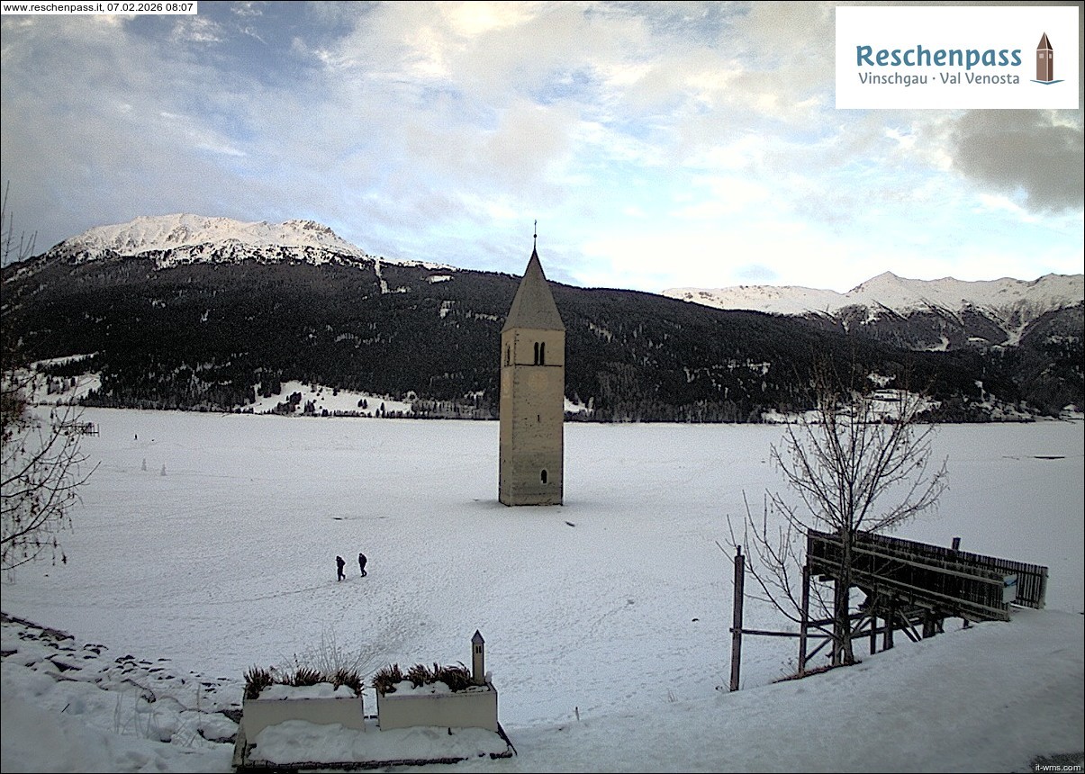 Archived image Webcam Lake Resia and the symbol of Venosta Valley