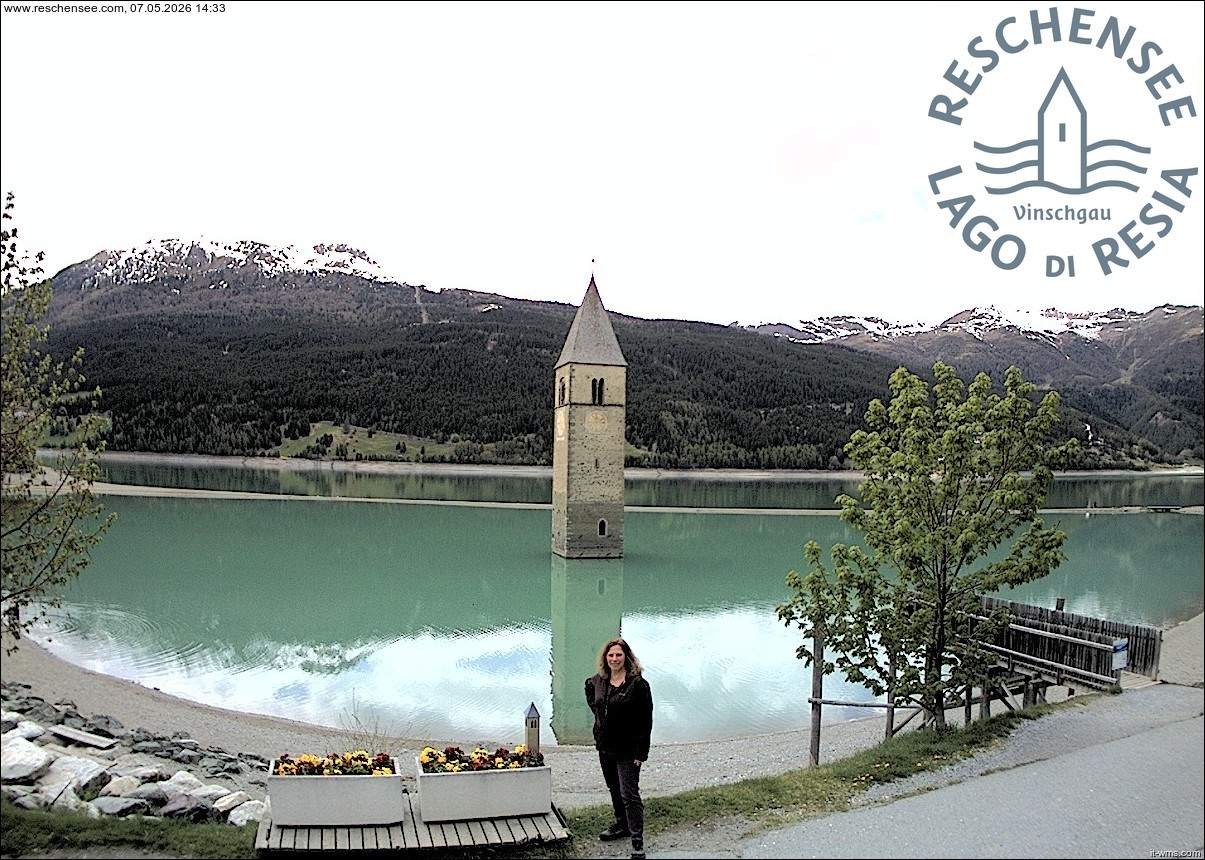 Archived image Webcam Lake Resia and the symbol of Venosta Valley