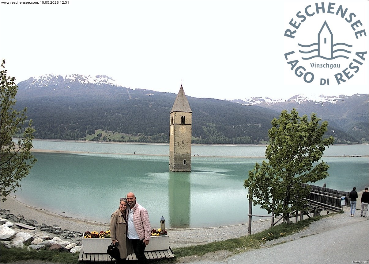 Archived image Webcam Lake Resia and the symbol of Venosta Valley