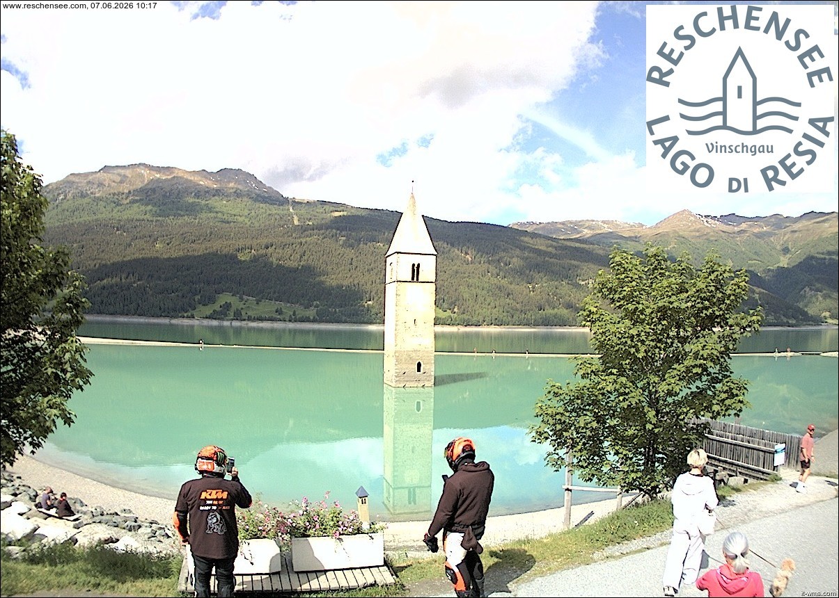 Archived image Webcam Lake Resia and the symbol of Venosta Valley