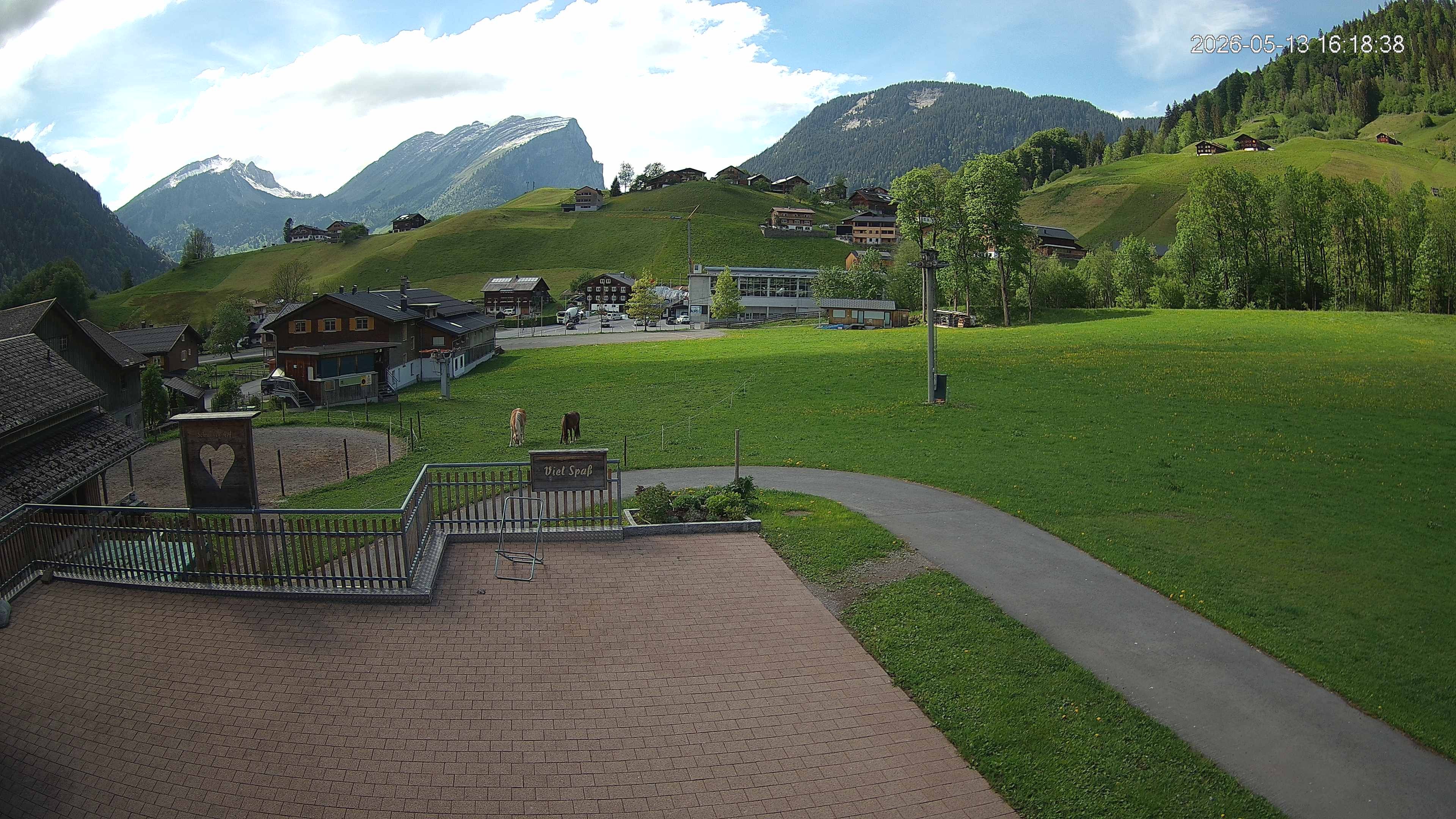 Archived image Webcam Hotel "Schrannen-Hof" at mountain "Diedamskopf"