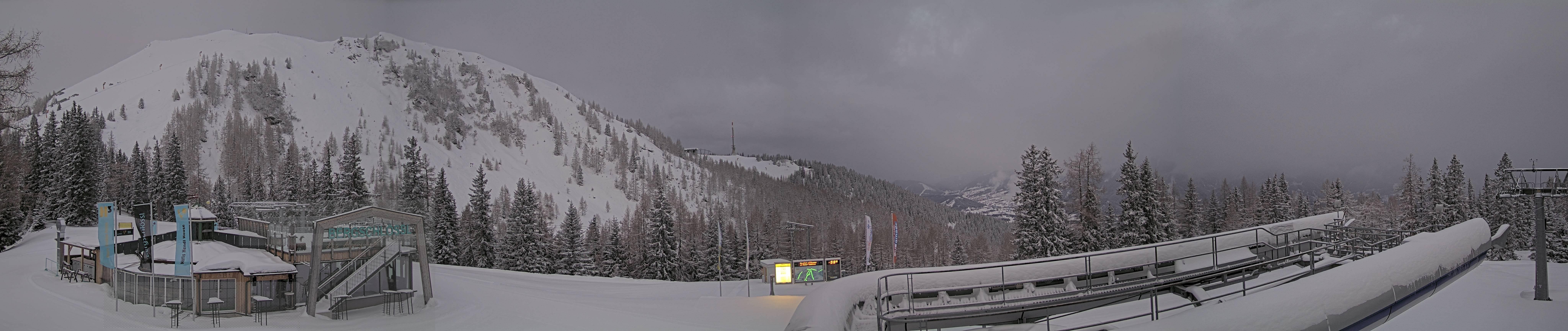 Archived image Webcam Top station Höfi Express II (1821 m)