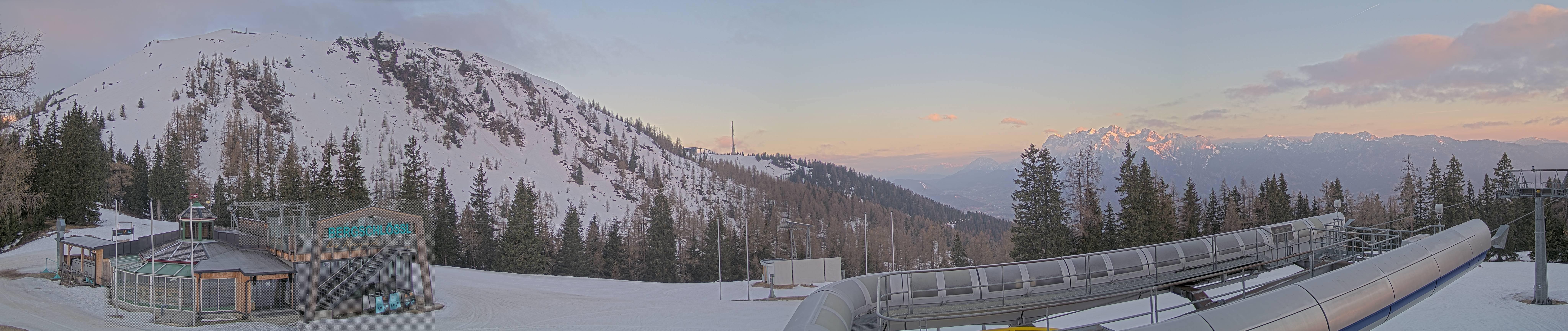 Archived image Webcam Top station Höfi Express II (1821 m)