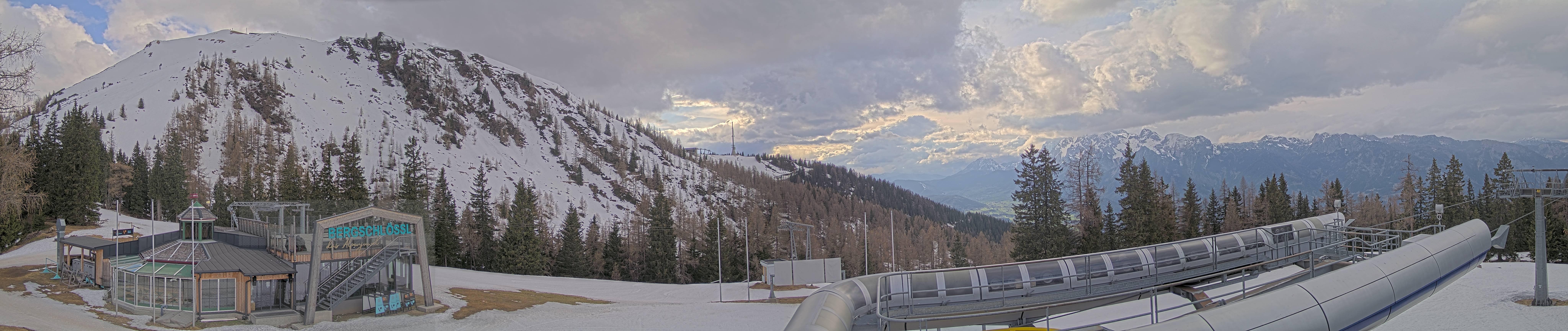 Archived image Webcam Top station Höfi Express II (1821 m)