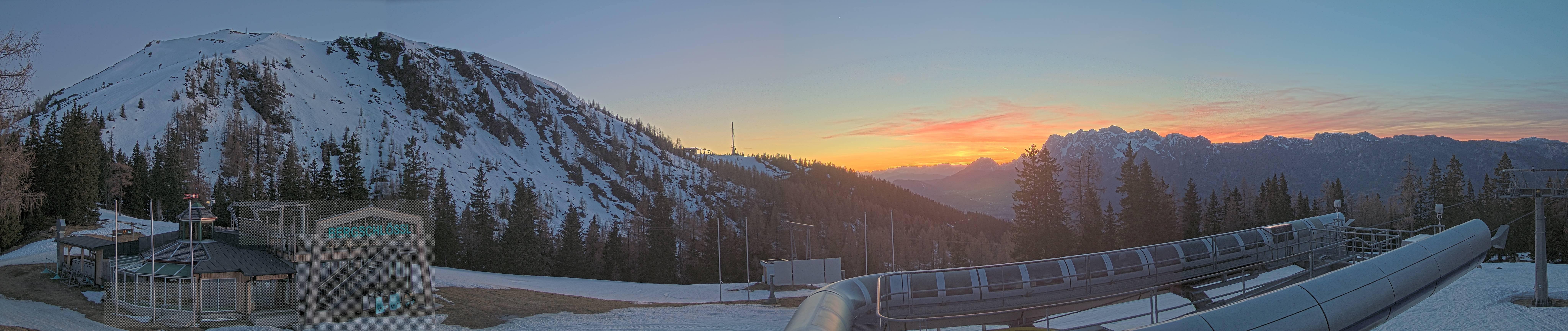 Archived image Webcam Top station Höfi Express II (1821 m)