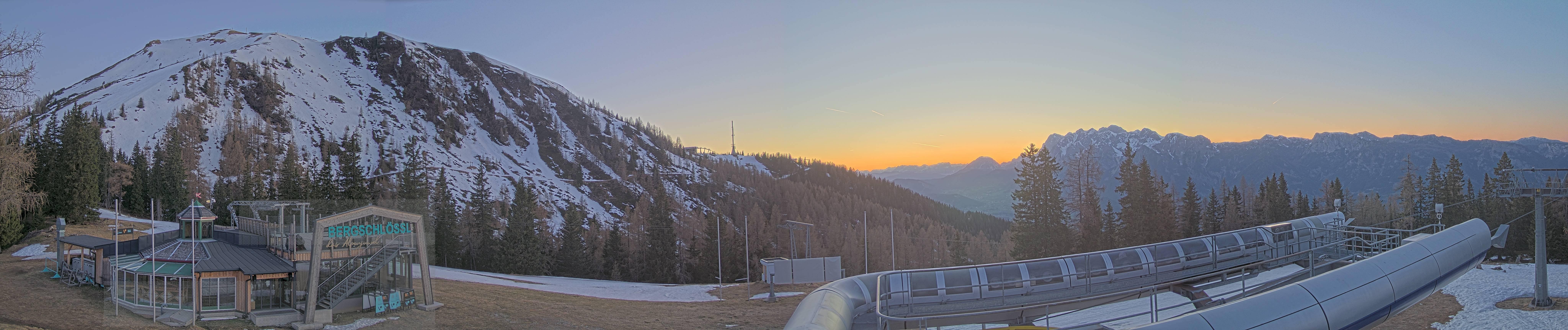 Archiv Foto Webcam Bergstation Höfi Express II (1821 m)
