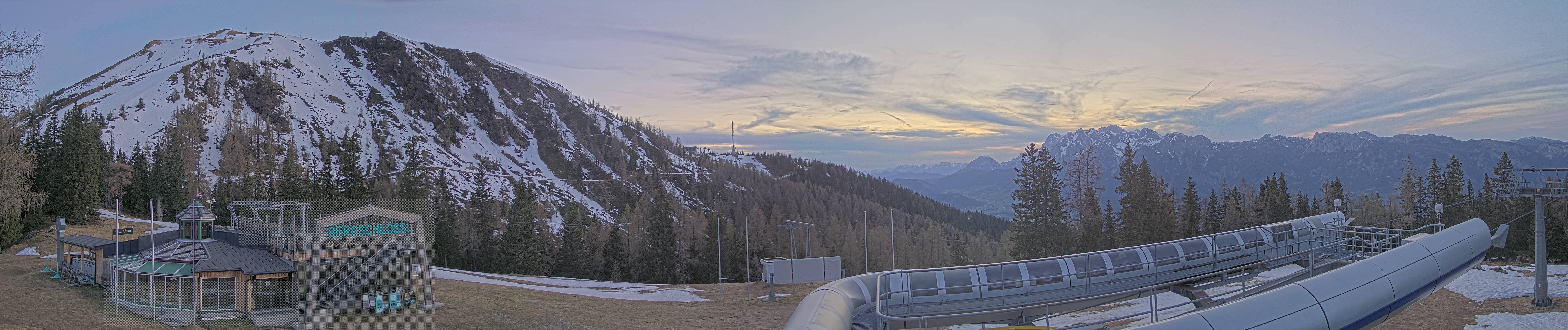 Archiv Foto Webcam Bergstation Höfi Express II (1821 m)