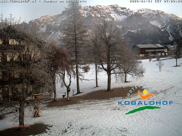 Archived image Webcam Ramsau am Dachstein: Golf course at the hotel Kobaldhof