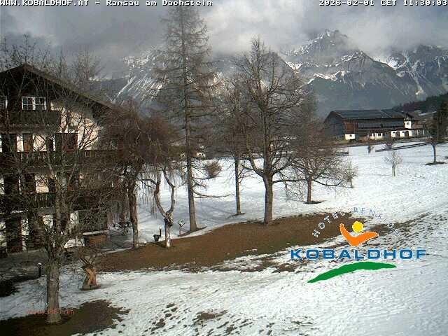 Archived image Webcam Ramsau am Dachstein: Golf course at the hotel Kobaldhof