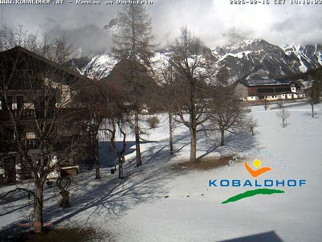 Archived image Webcam Ramsau am Dachstein: Golf course at the hotel Kobaldhof