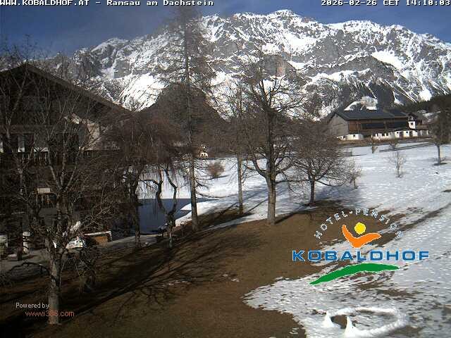Archived image Webcam Ramsau am Dachstein: Golf course at the hotel Kobaldhof