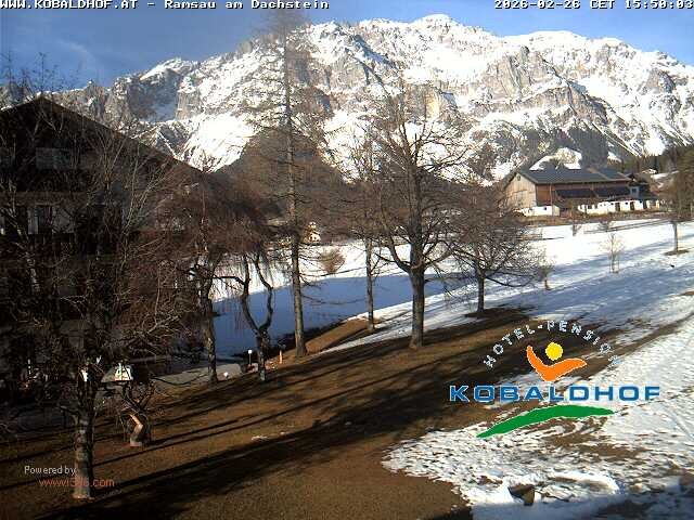 Archived image Webcam Ramsau am Dachstein: Golf course at the hotel Kobaldhof