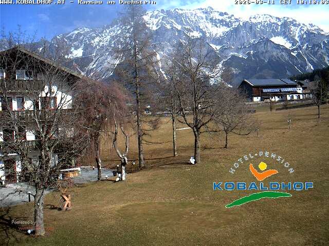 Archived image Webcam Ramsau am Dachstein: Golf course at the hotel Kobaldhof