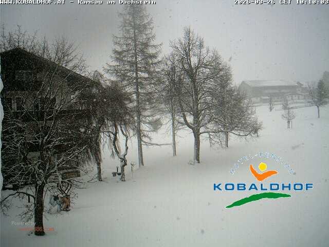 Archived image Webcam Ramsau am Dachstein: Golf course at the hotel Kobaldhof