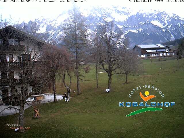 Archived image Webcam Ramsau am Dachstein: Golf course at the hotel Kobaldhof