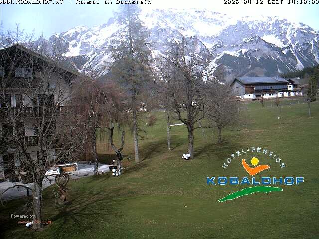Archived image Webcam Ramsau am Dachstein: Golf course at the hotel Kobaldhof