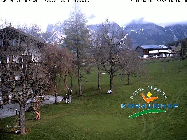 Archived image Webcam Ramsau am Dachstein: Golf course at the hotel Kobaldhof