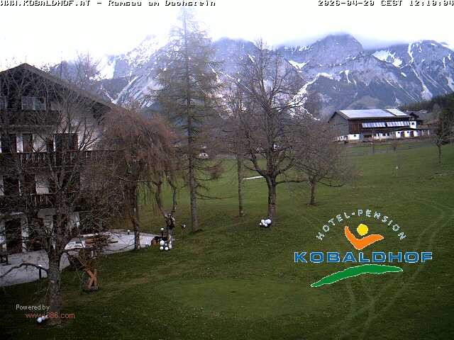 Archived image Webcam Ramsau am Dachstein: Golf course at the hotel Kobaldhof