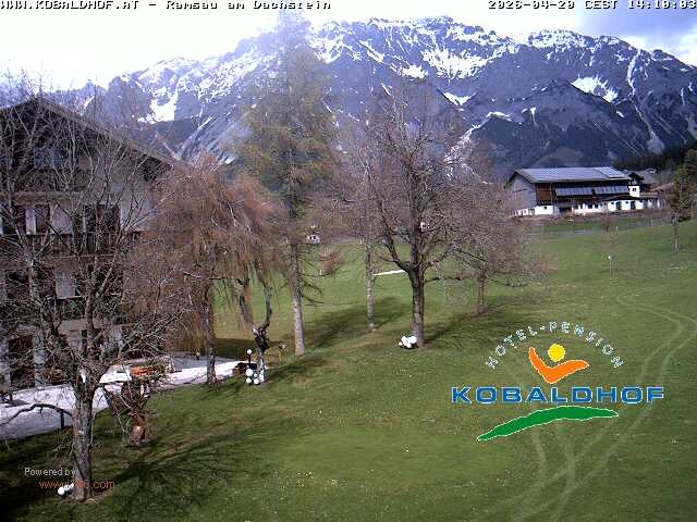 Archived image Webcam Ramsau am Dachstein: Golf course at the hotel Kobaldhof