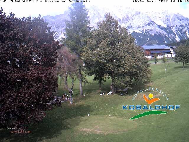 Archived image Webcam Ramsau am Dachstein: Golf course at the hotel Kobaldhof