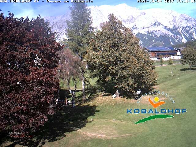 Archived image Webcam Ramsau am Dachstein: Golf course at the hotel Kobaldhof