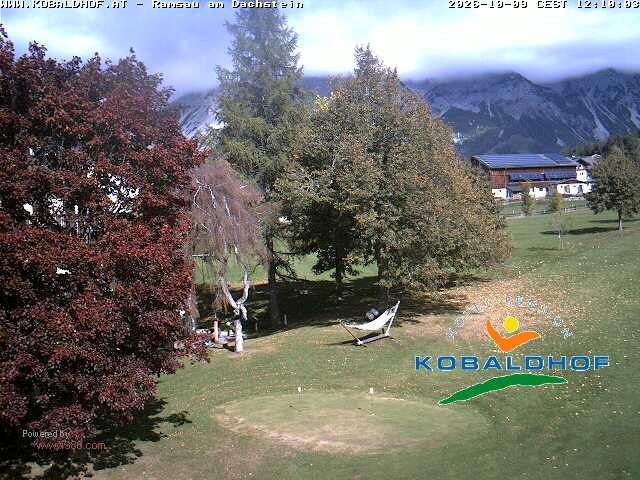 Archived image Webcam Ramsau am Dachstein: Golf course at the hotel Kobaldhof
