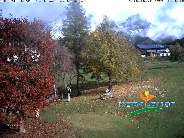 Archived image Webcam Ramsau am Dachstein: Golf course at the hotel Kobaldhof