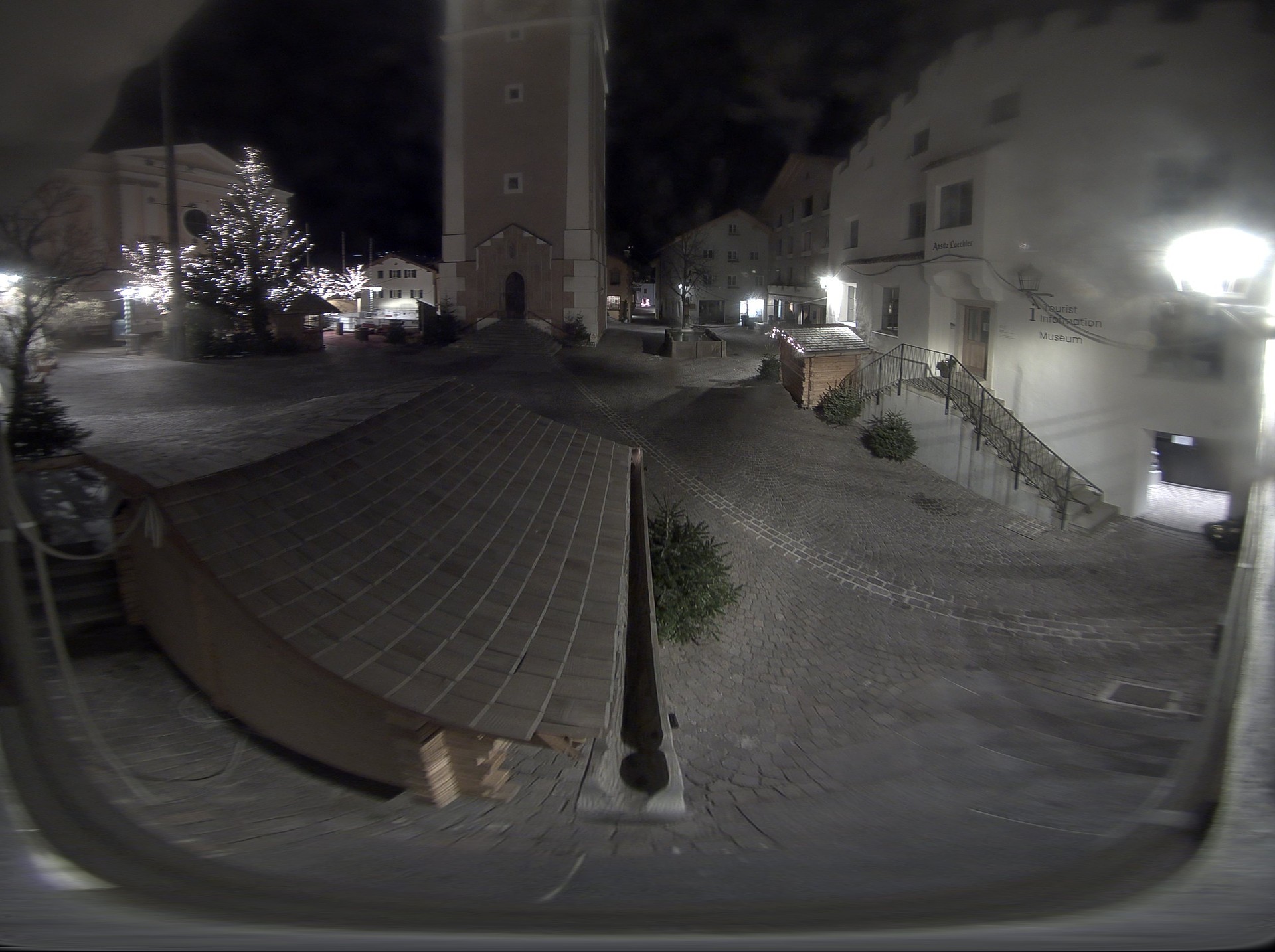 Archiv Foto Webcam Dorfplatz Kastelruth, Südtirol