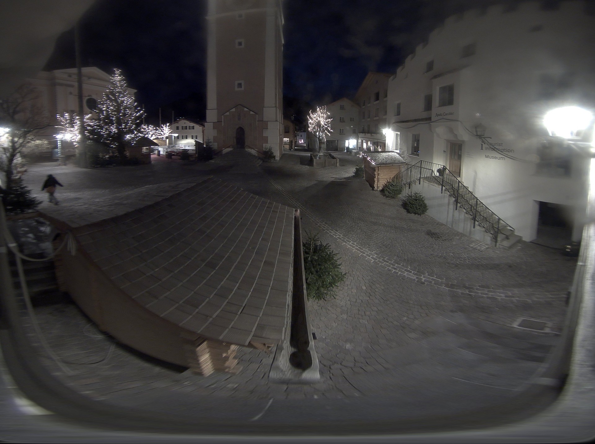 Archiv Foto Webcam Dorfplatz Kastelruth, Südtirol