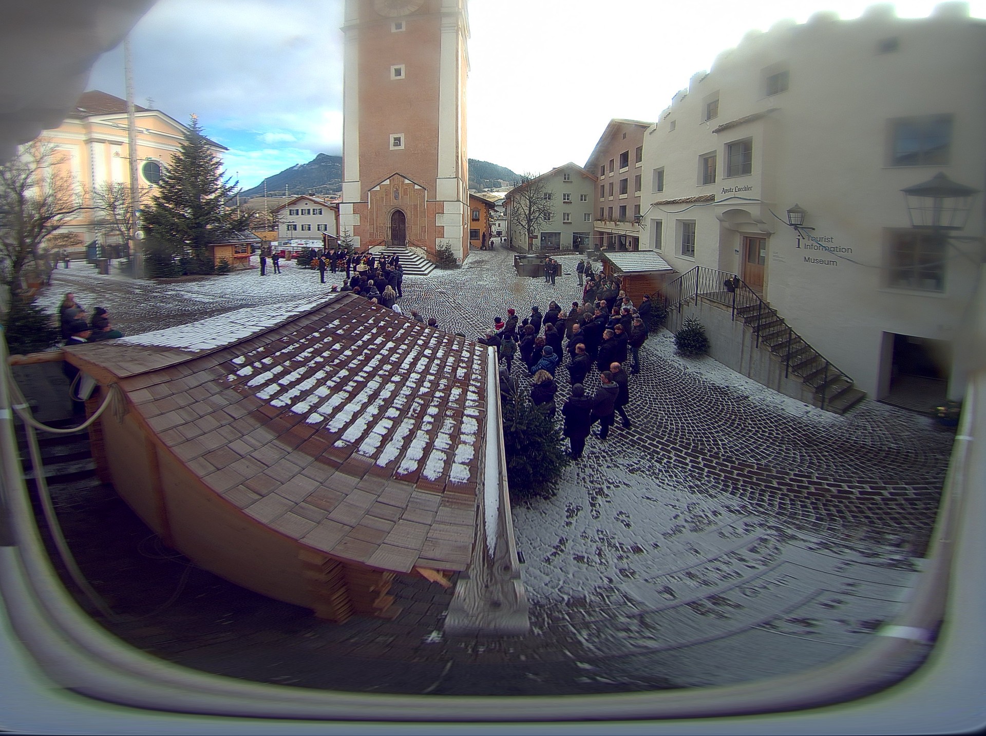 Archiv Foto Webcam Dorfplatz Kastelruth, Südtirol