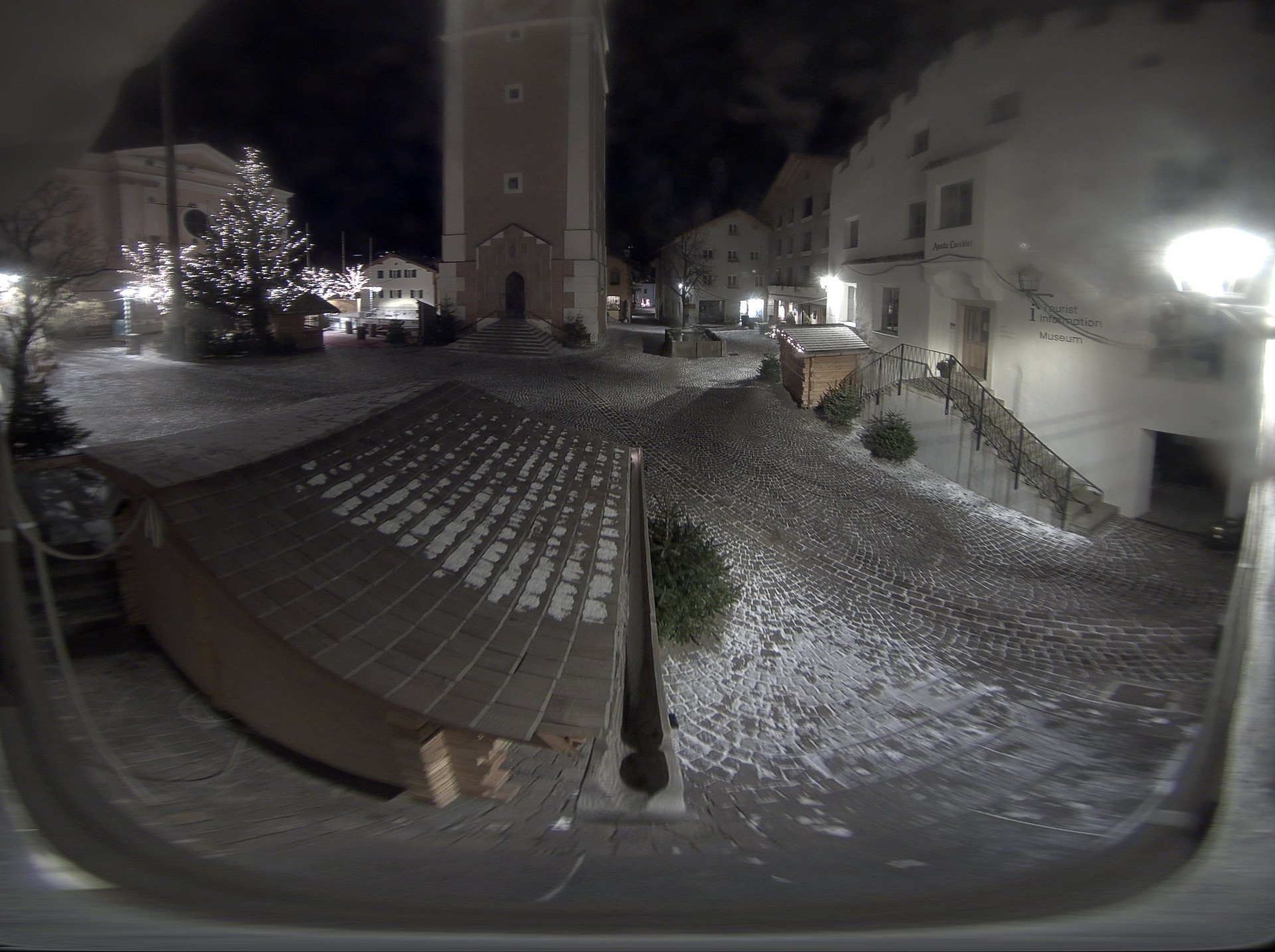Archiv Foto Webcam Dorfplatz Kastelruth, Südtirol