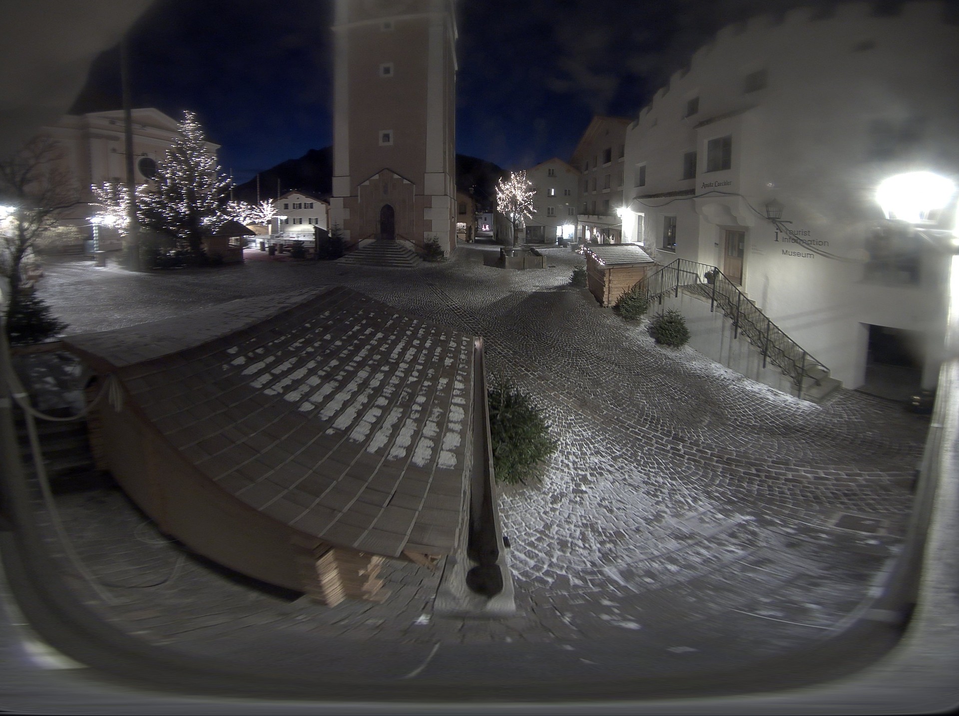 Archiv Foto Webcam Dorfplatz Kastelruth, Südtirol