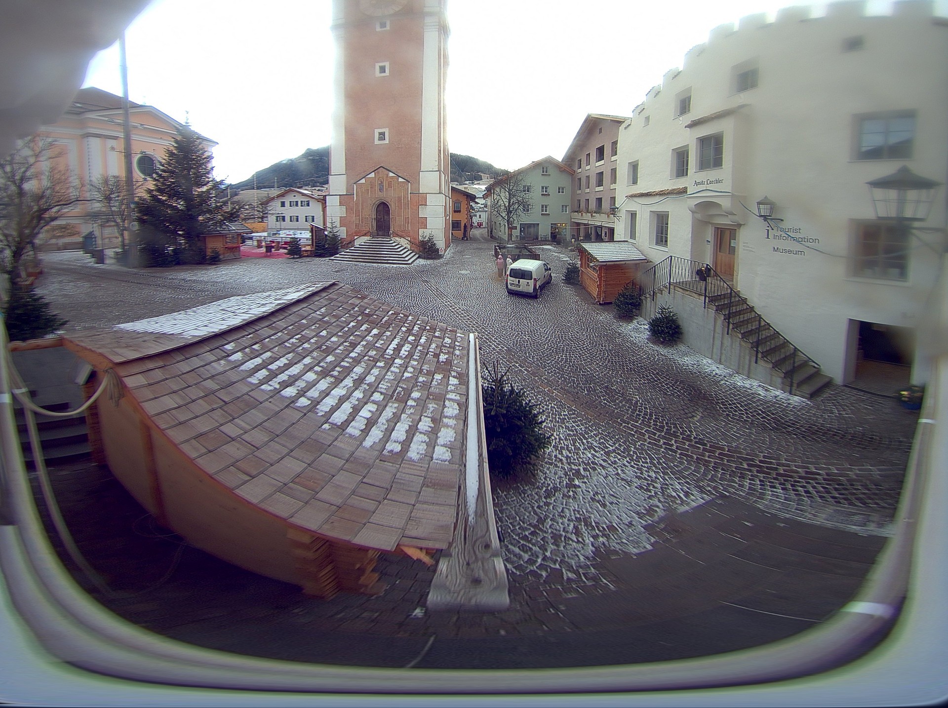 Archiv Foto Webcam Dorfplatz Kastelruth, Südtirol