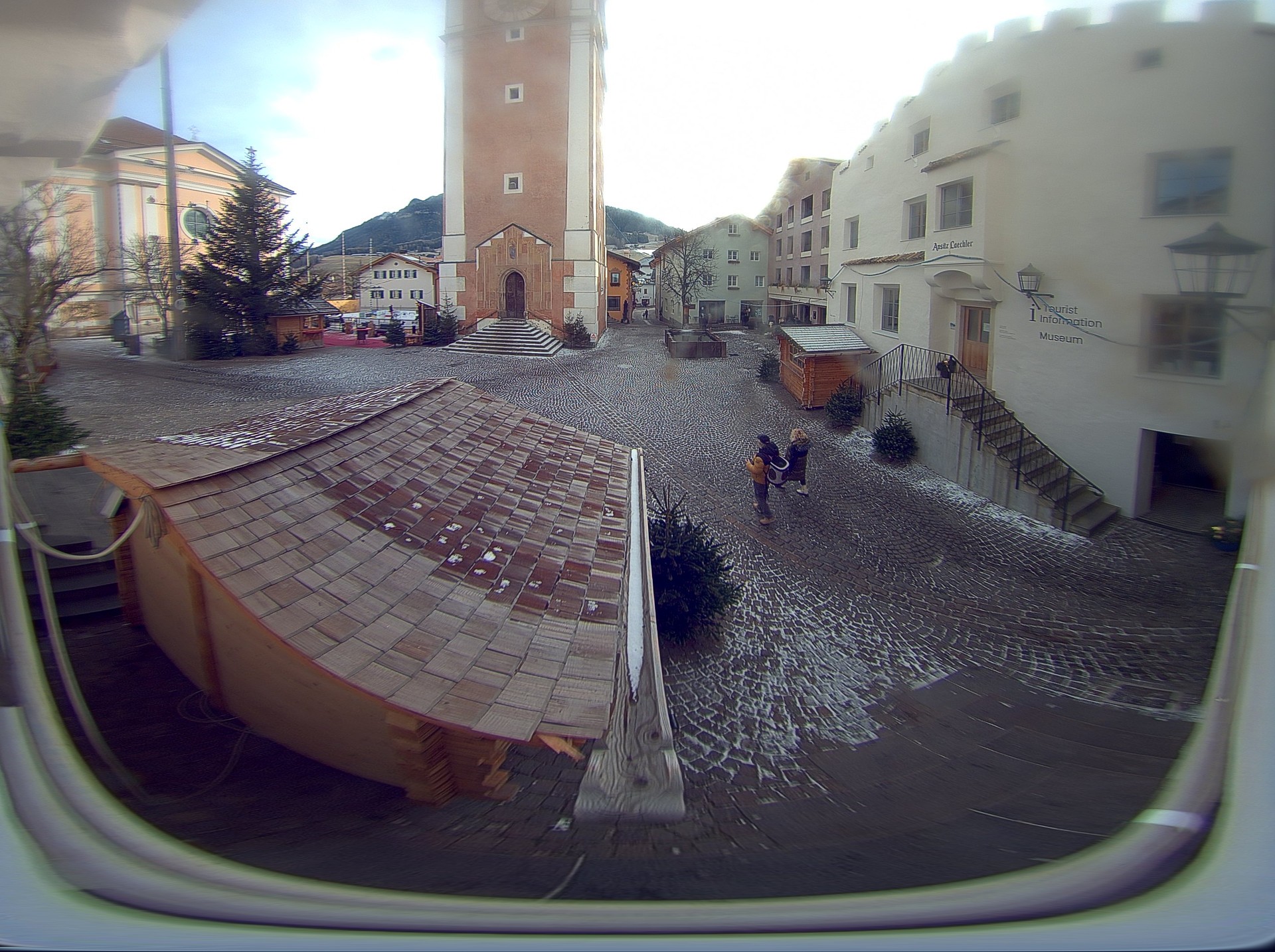 Archiv Foto Webcam Dorfplatz Kastelruth, Südtirol