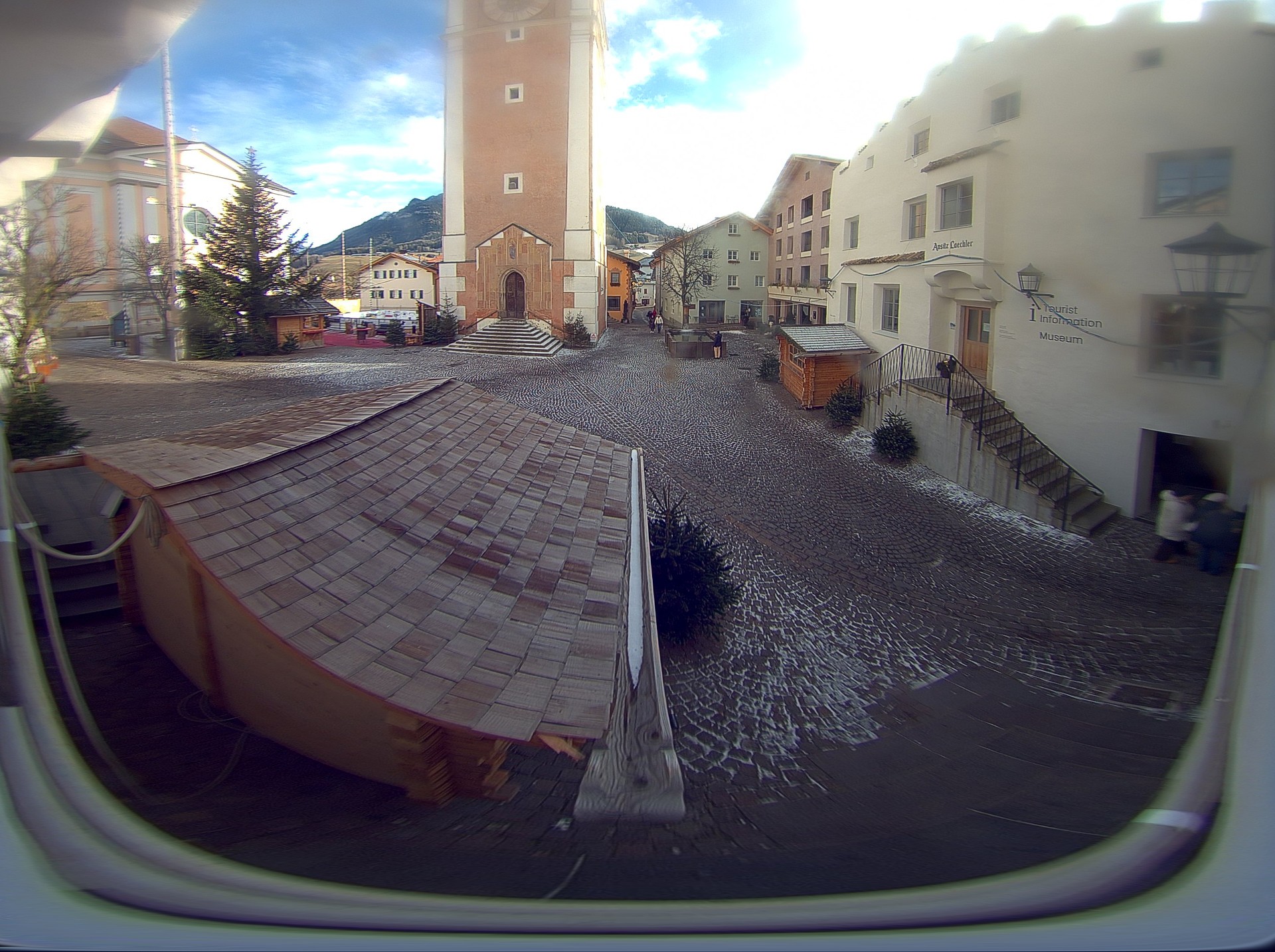 Archiv Foto Webcam Dorfplatz Kastelruth, Südtirol