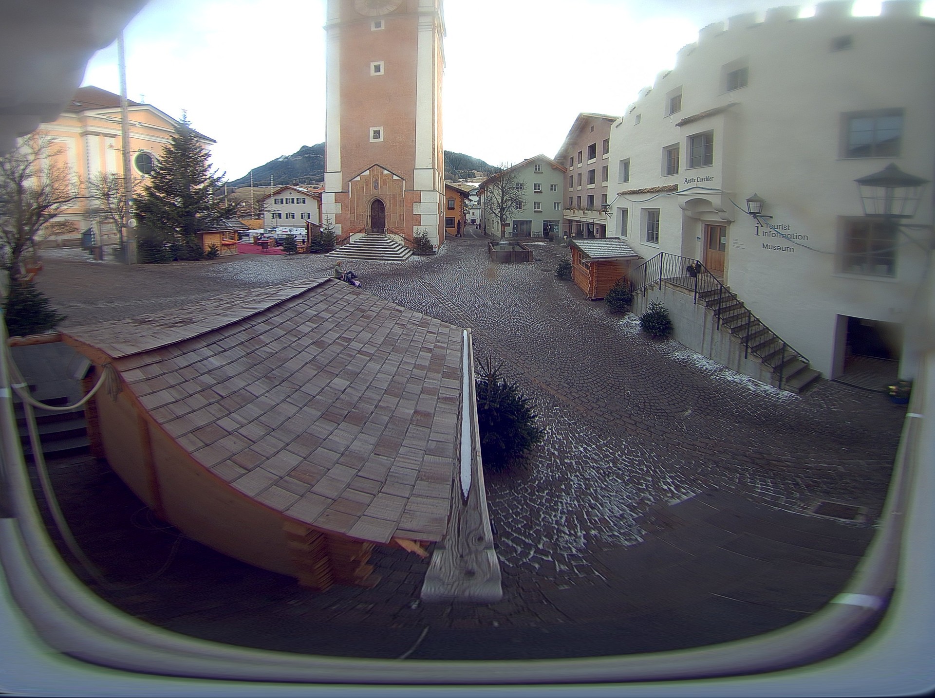 Archiv Foto Webcam Dorfplatz Kastelruth, Südtirol
