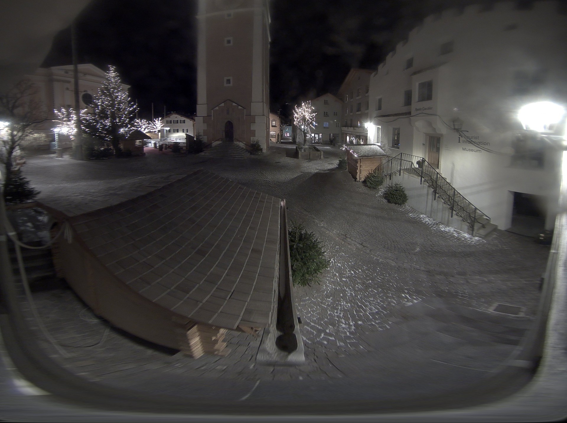 Archiv Foto Webcam Dorfplatz Kastelruth, Südtirol